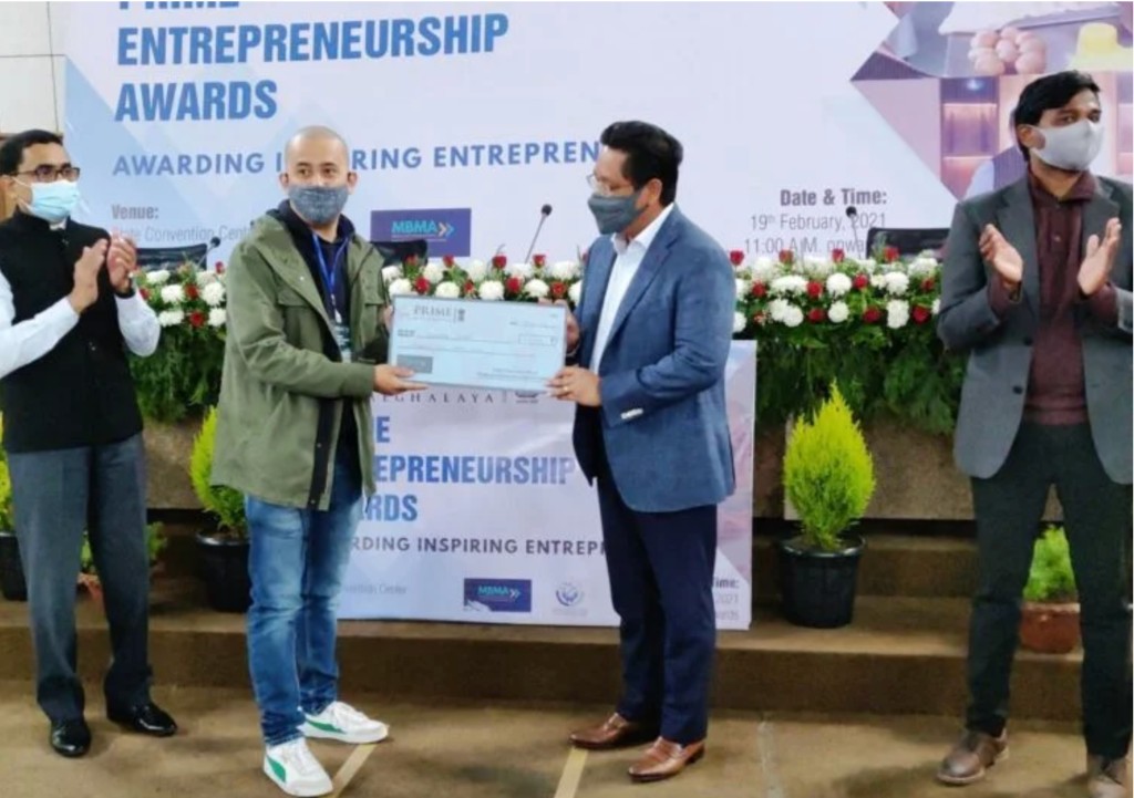 Award presentation at the PRIME Entrepreneurship Awards, 19 February 2021 — ceremonial check on stage